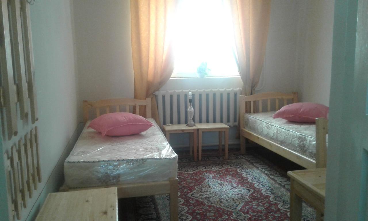 Western House Bed and Breakfast Qorowul Exteriör bild